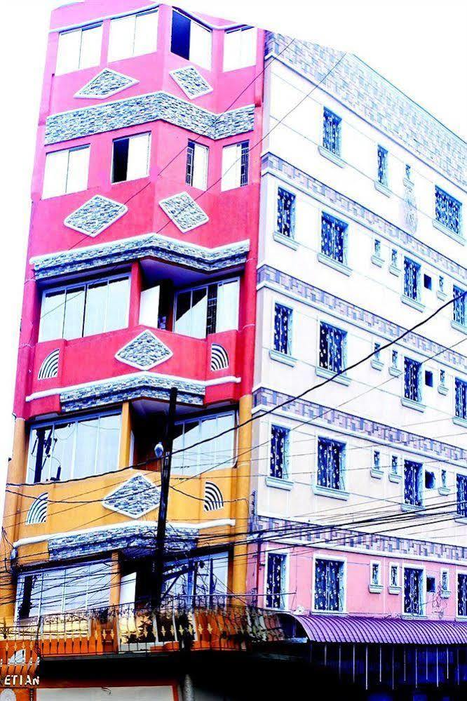 Manila Venetian Hotel Buitenkant foto